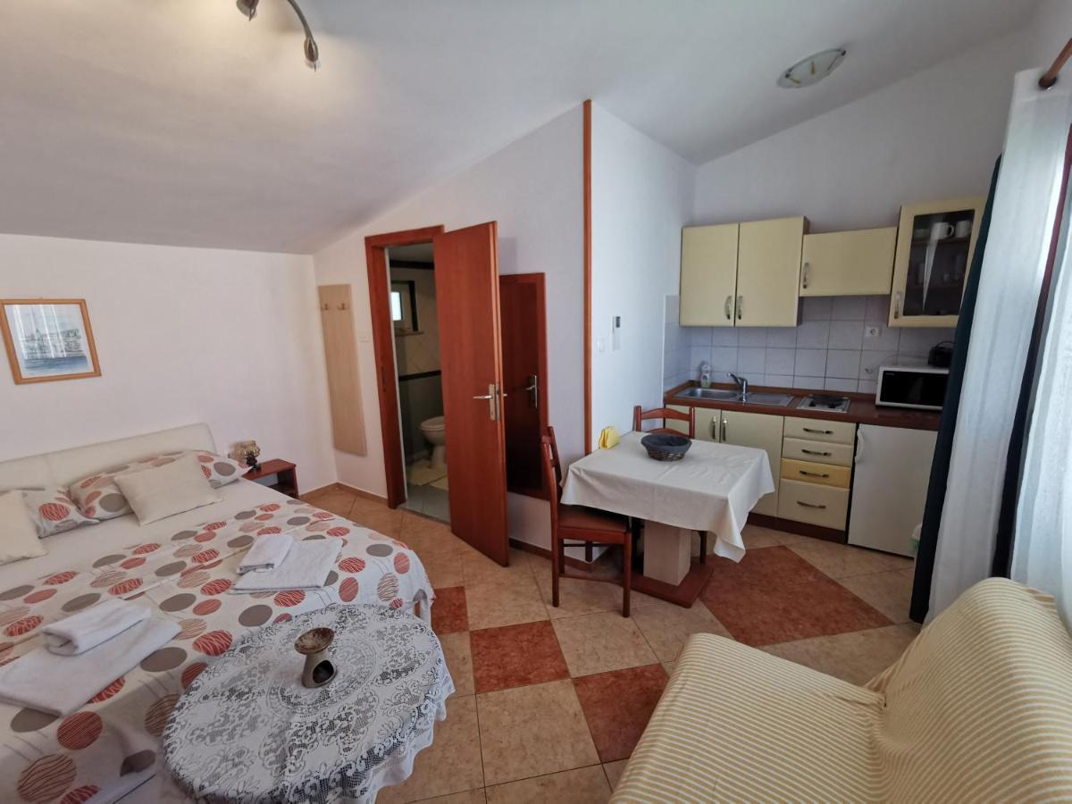 Studio Apartments Jasminka Selce Luaran gambar