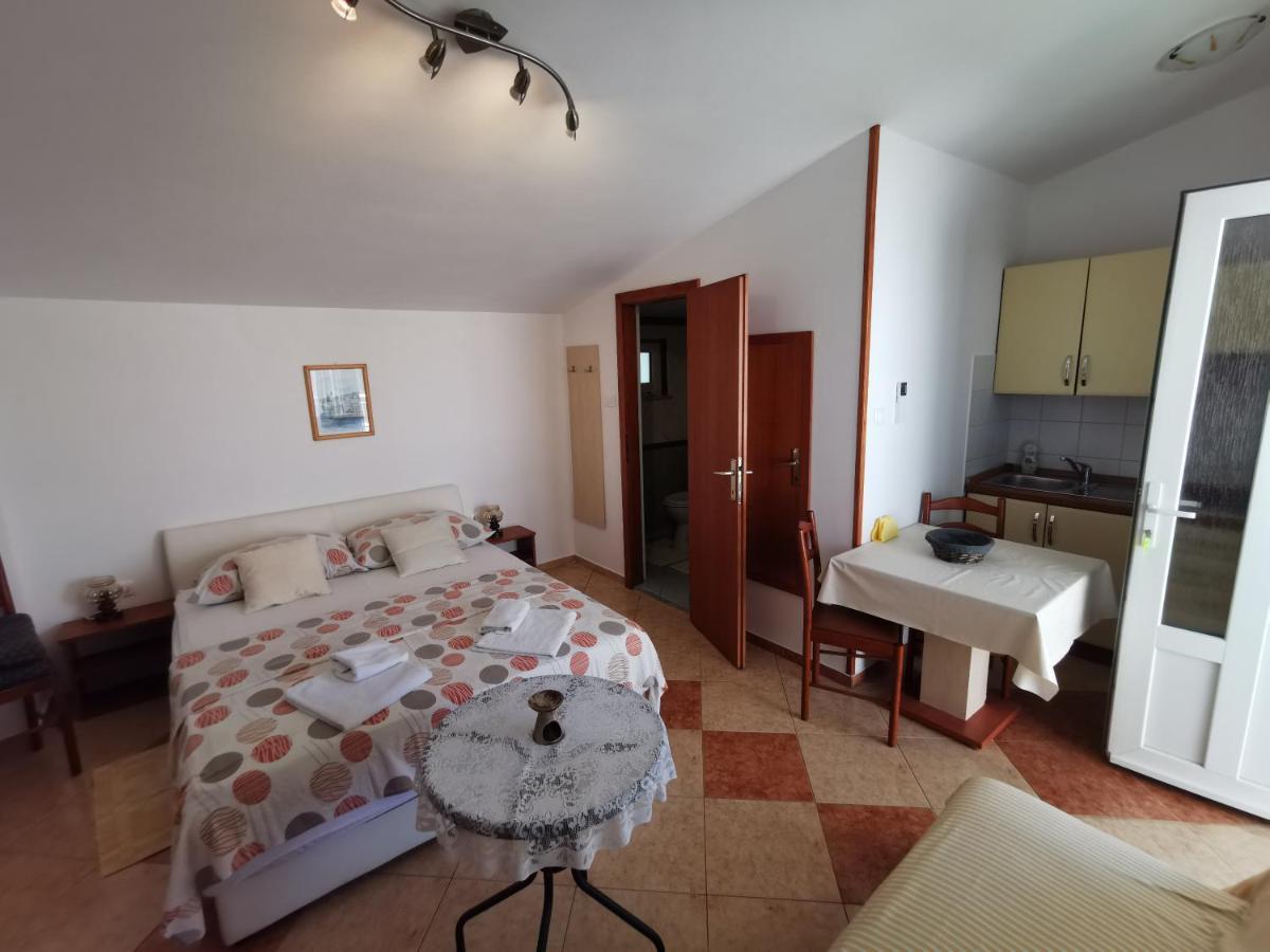 Studio Apartments Jasminka Selce Luaran gambar