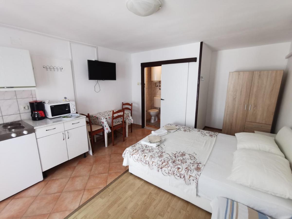 Studio Apartments Jasminka Selce Luaran gambar