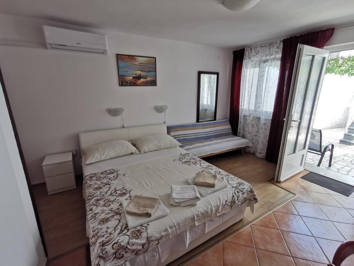 Studio Apartments Jasminka Selce Luaran gambar