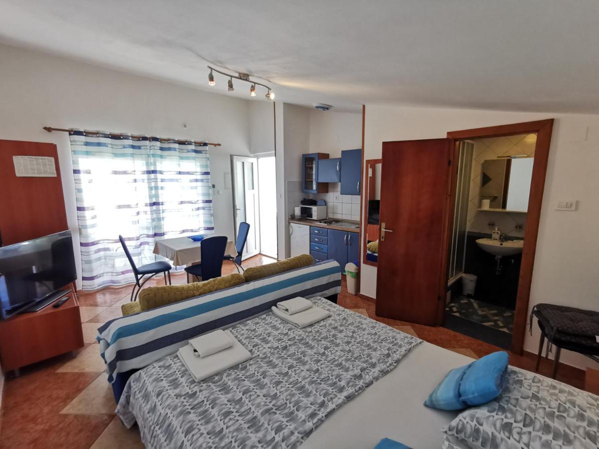 Studio Apartments Jasminka Selce Luaran gambar