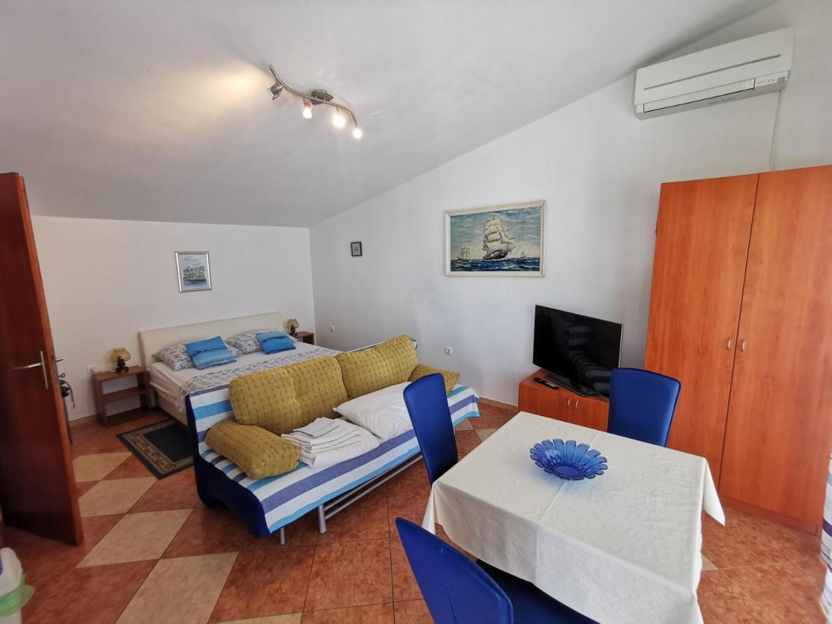 Studio Apartments Jasminka Selce Luaran gambar