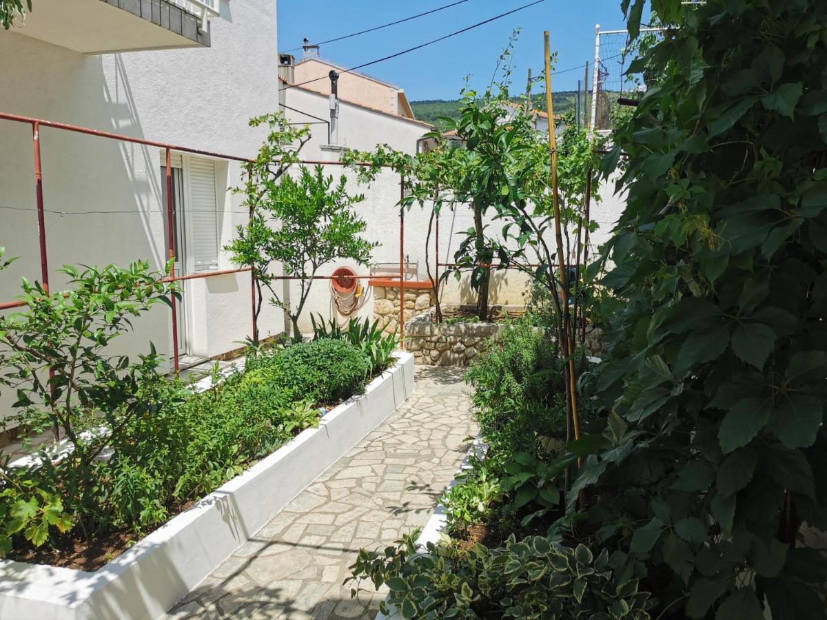 Studio Apartments Jasminka Selce Luaran gambar