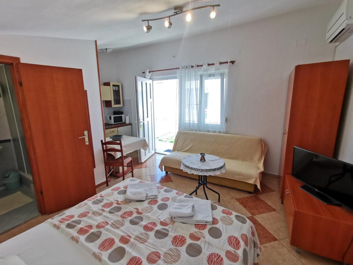 Studio Apartments Jasminka Selce Luaran gambar