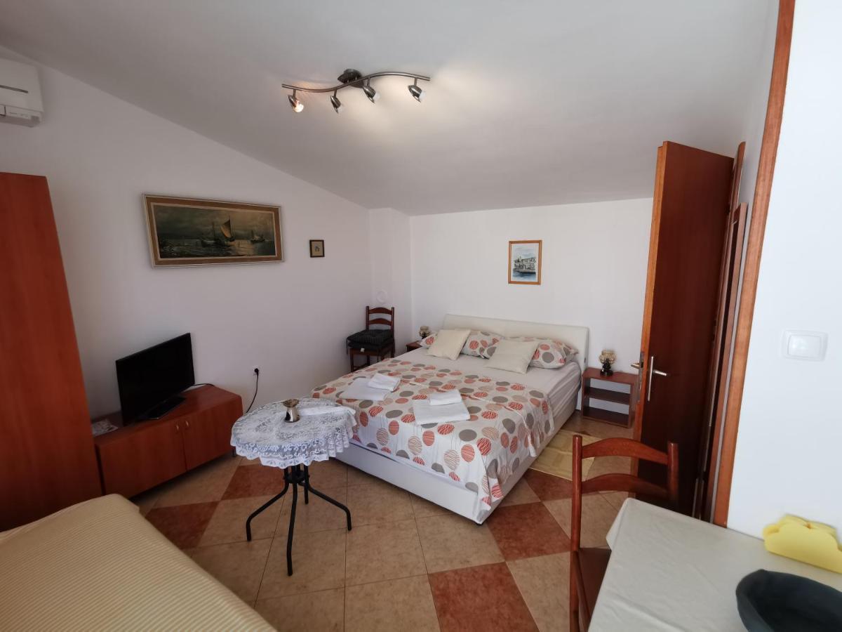 Studio Apartments Jasminka Selce Luaran gambar