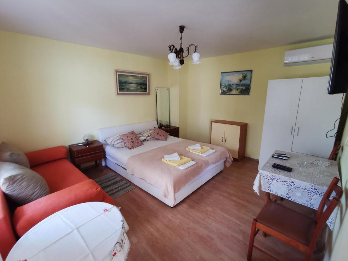 Studio Apartments Jasminka Selce Luaran gambar