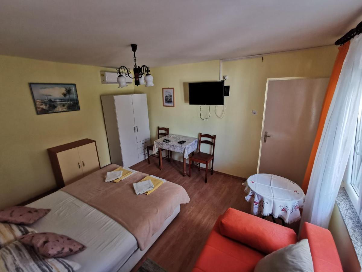 Studio Apartments Jasminka Selce Luaran gambar