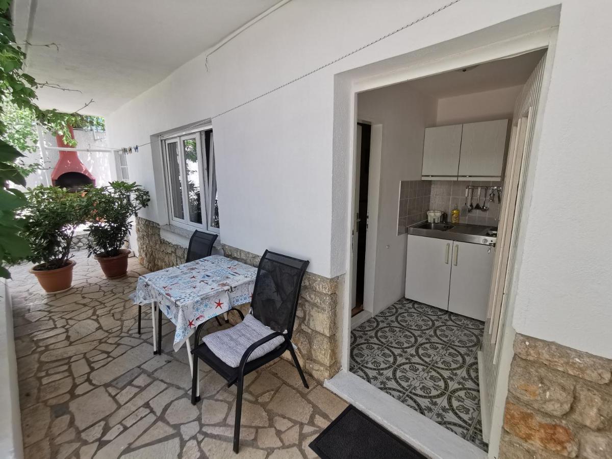 Studio Apartments Jasminka Selce Luaran gambar